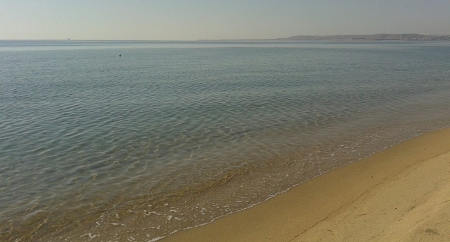 Spiaggia con il mare cristallino